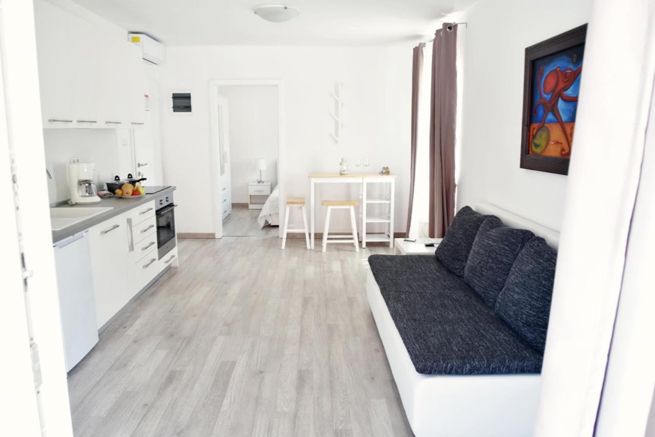 Rab Apartments Aurora Rab Town Eksteriør bilde