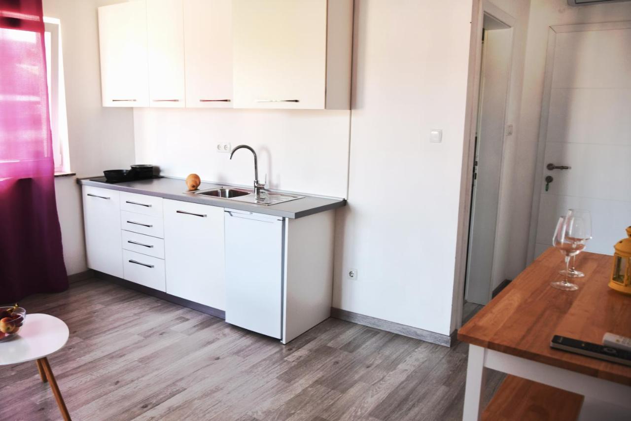 Rab Apartments Aurora Rab Town Eksteriør bilde
